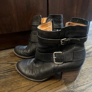 Naya Women’s Black Leather Ankle Boots Bootie with Buckle Details size 9